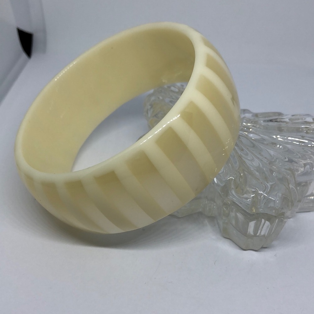 VINTAGE casein like faux mother of pearl inlay stripe bangle bracelet